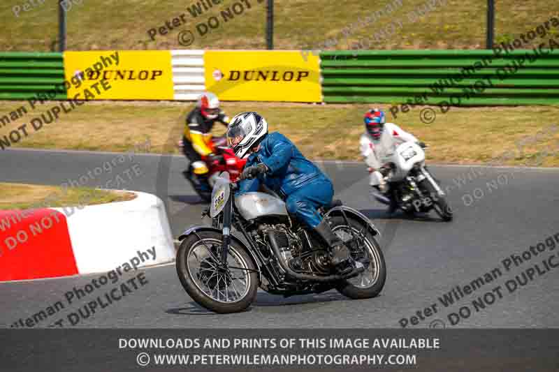 Vintage motorcycle club;eventdigitalimages;mallory park;mallory park trackday photographs;no limits trackdays;peter wileman photography;trackday digital images;trackday photos;vmcc festival 1000 bikes photographs